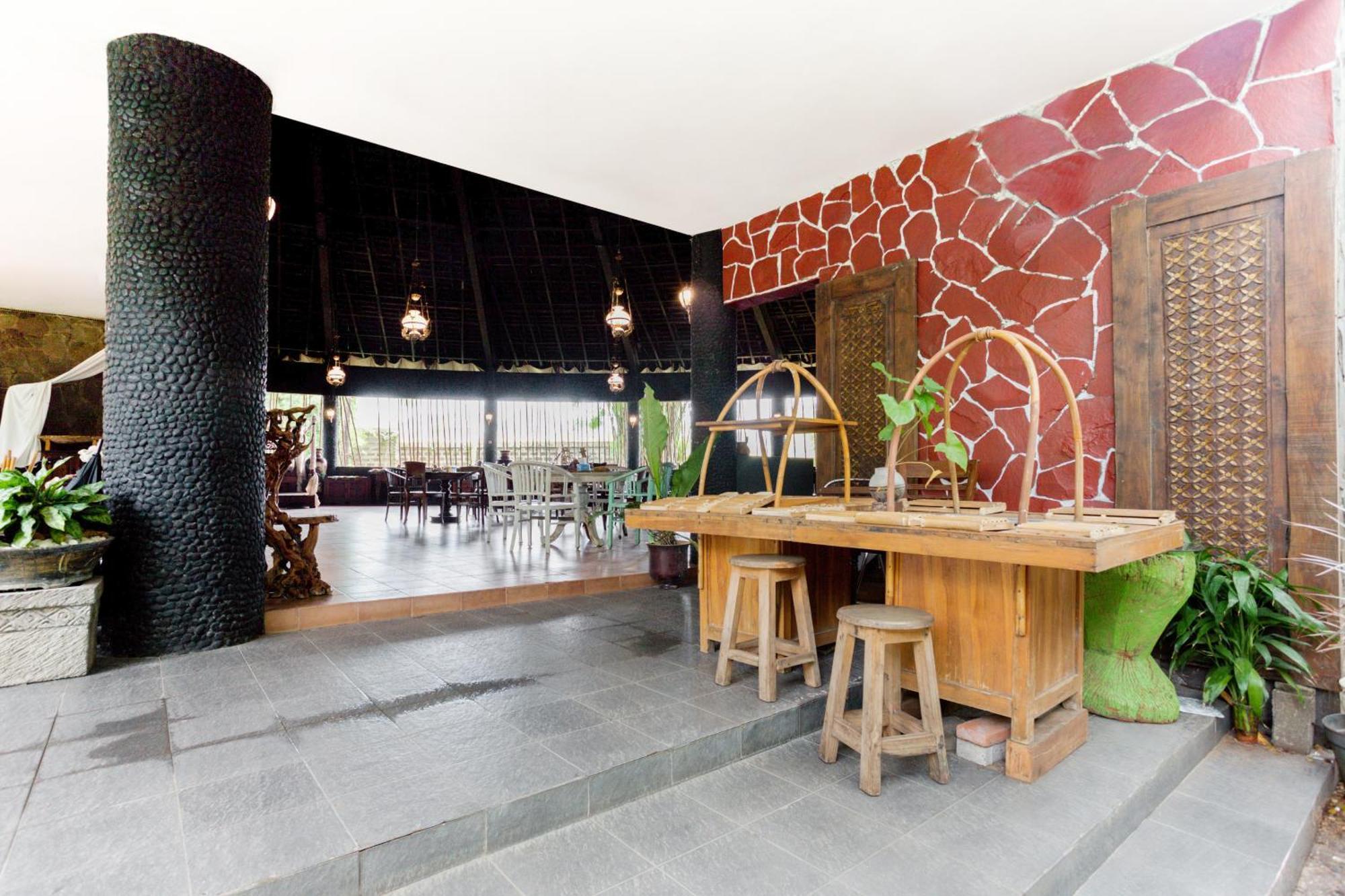 Hotel O Genteng Near Genteng Market Formerly Uno Hotel Surabaya Eksteriør bilde